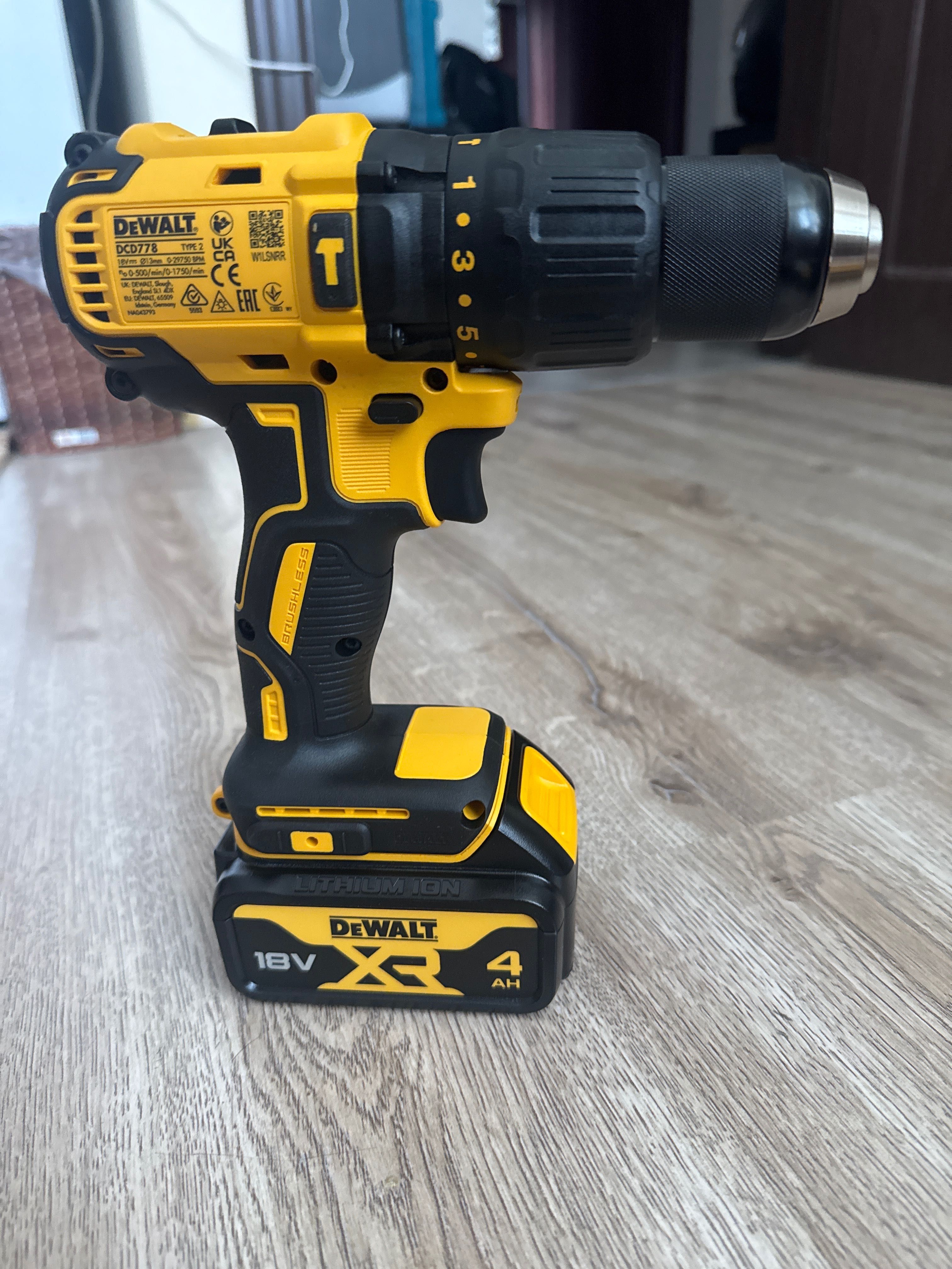 Нов Винтоверт DEWALT зарядно и 2 батерии