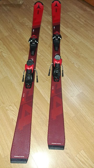 Schiuri Atomic Redster J4 160cm NOI