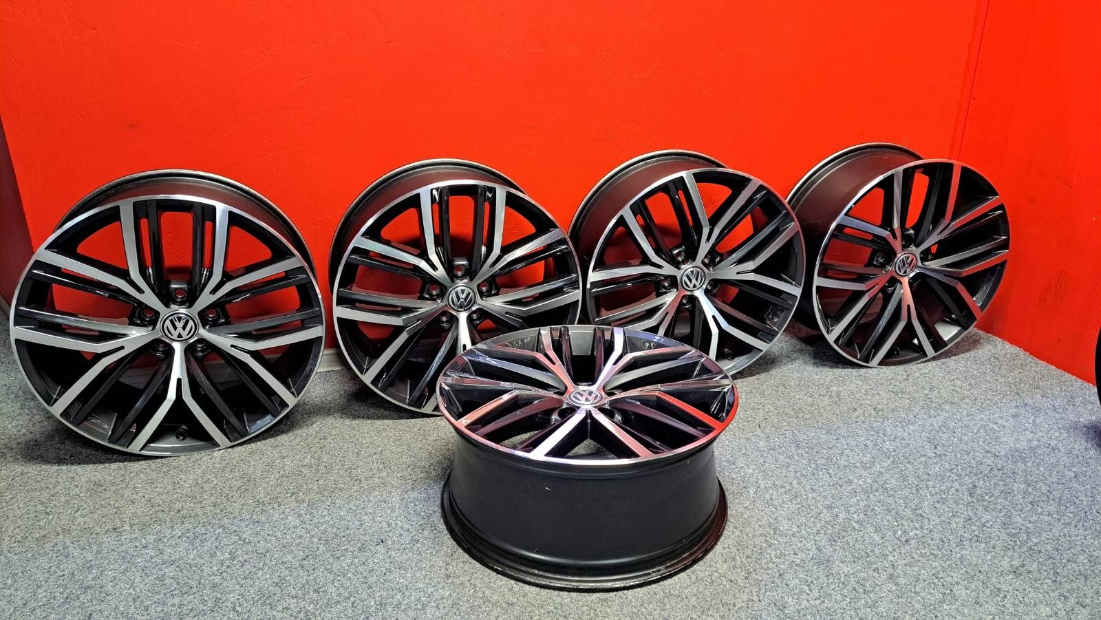 Оригинални джанти Фолксваген 19 цола VW Passat alltrac гуми 245 40 19