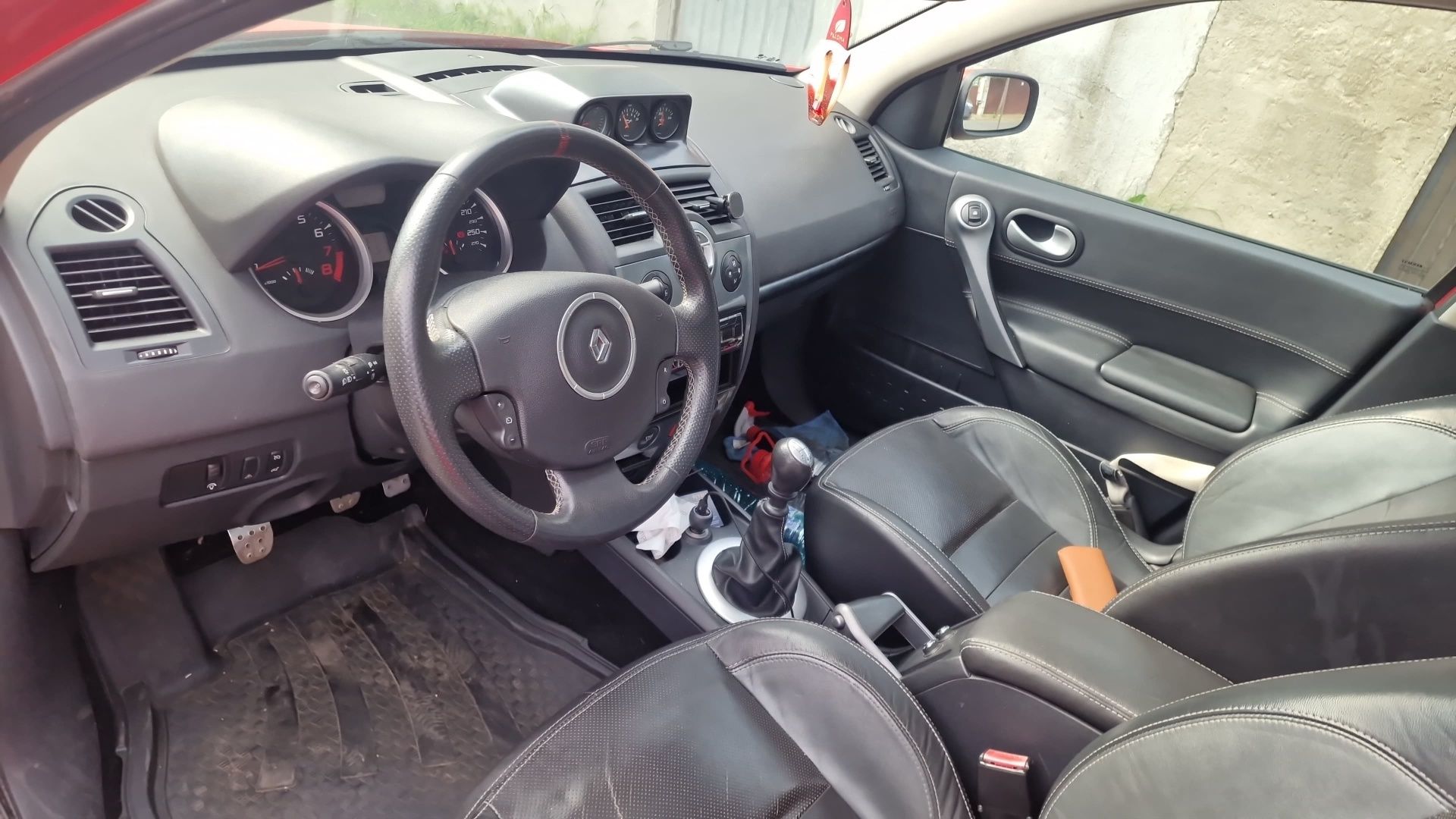 Megane 2 RS 225 CP – Verificabil, îngrijit, pregătit de drum