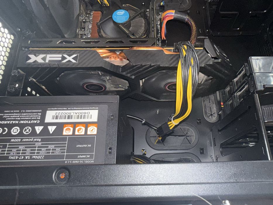 Pc intel i5 7500, 16gb ram, AMD RX 580 8gb, ssd 240gb, hdd 500gb