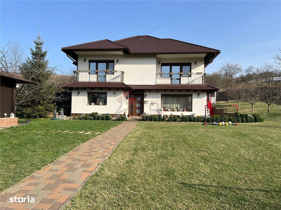 Vila 6 camere - 1500mp teren - Bucium