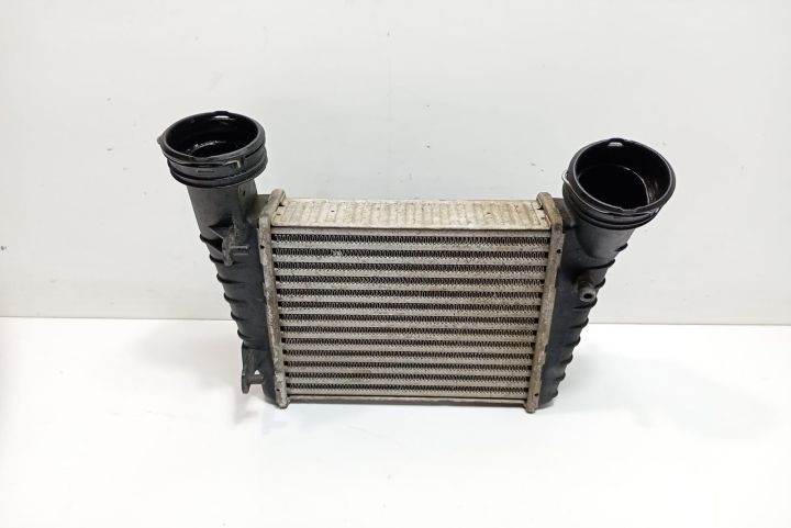 Radiator Intercooler  8D0145805 Skoda Superb prima generatie