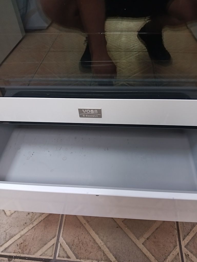 Свободно стояща печка с керамичен плот VOSS Electrolux 2годинигаранция
