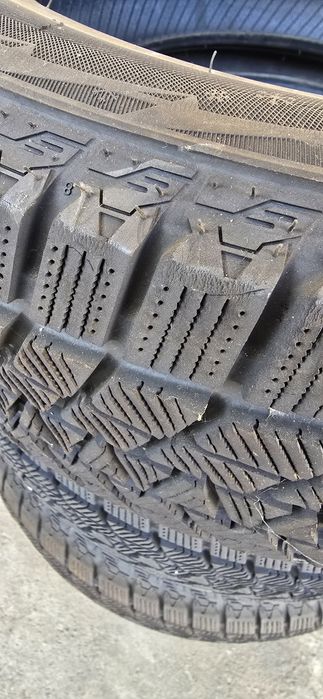 Зимние шины  в отличном состоянии.