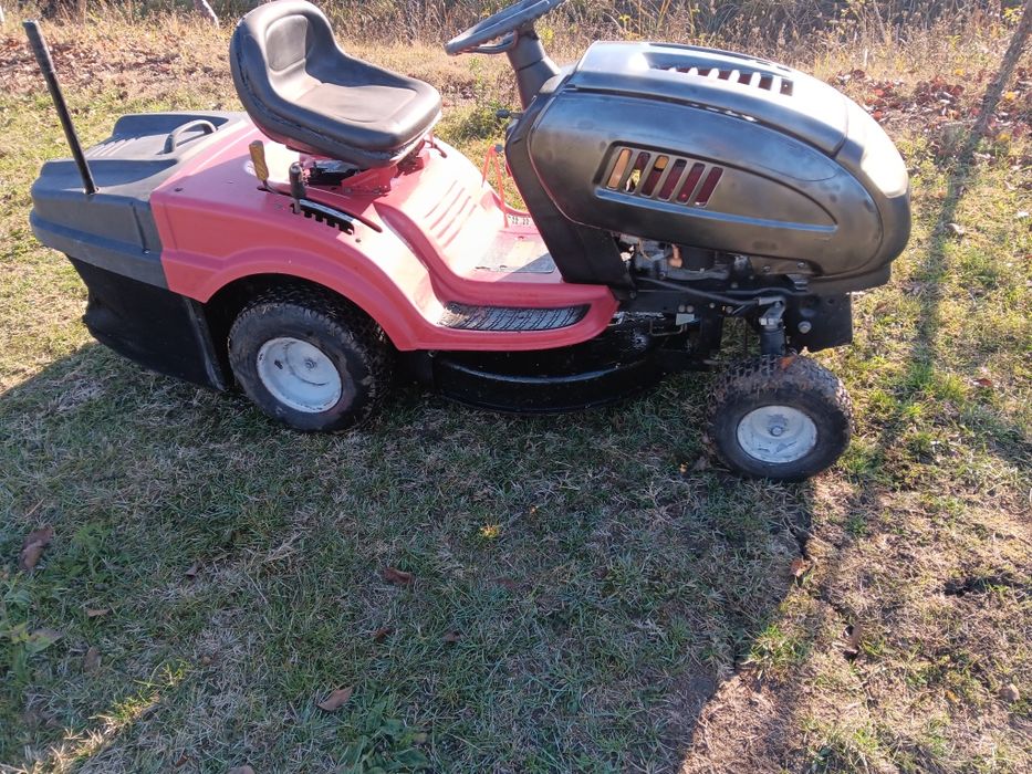 Tractoras mtd  de tuns iarba și gazon