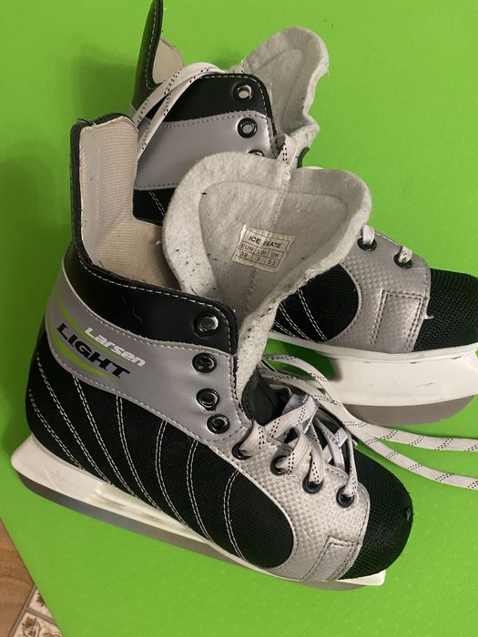 Продам коньки ………..