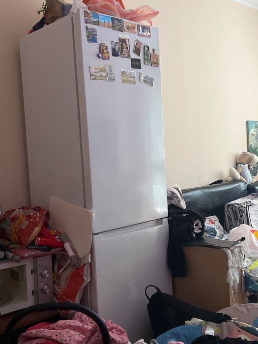 Хладилник в добро състояние закупен 2024 Ноември в гаранция