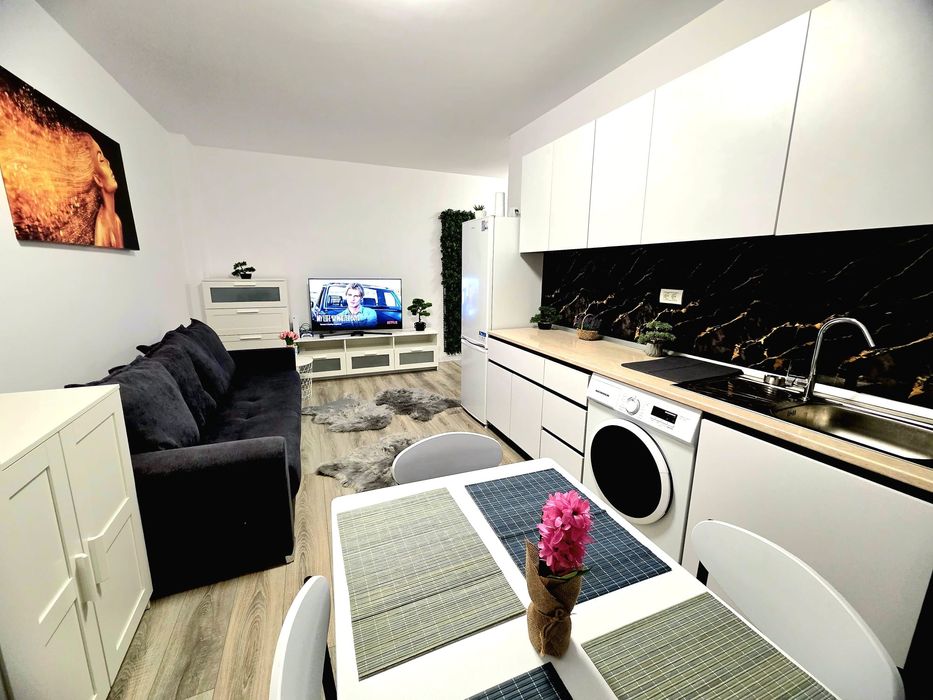 persona Fizica inchiriez apart cu 2 si 3 camere complex nou cu parcare