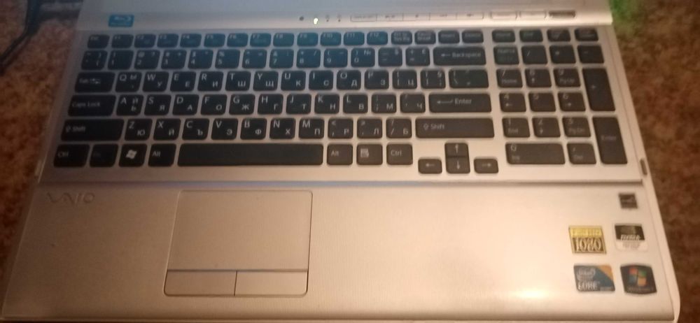 Продавам Лап топ soni..