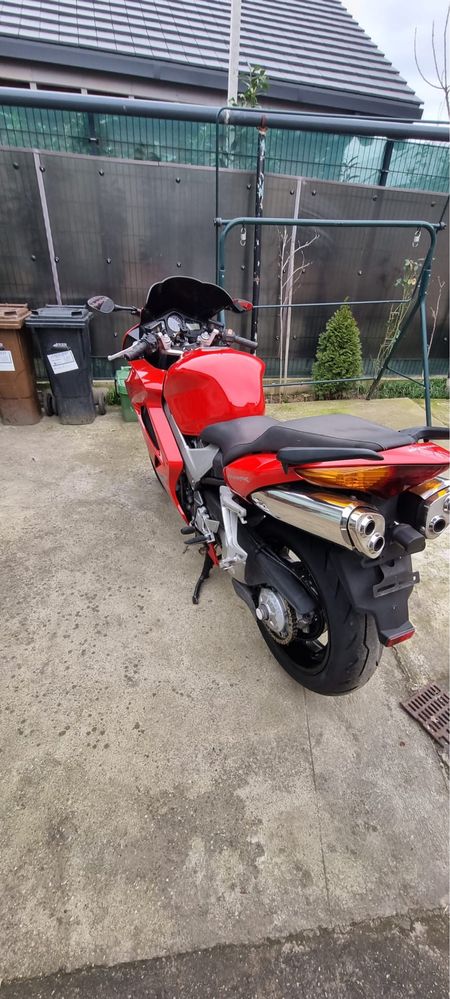 Vand sau schimb Honda Vfr800