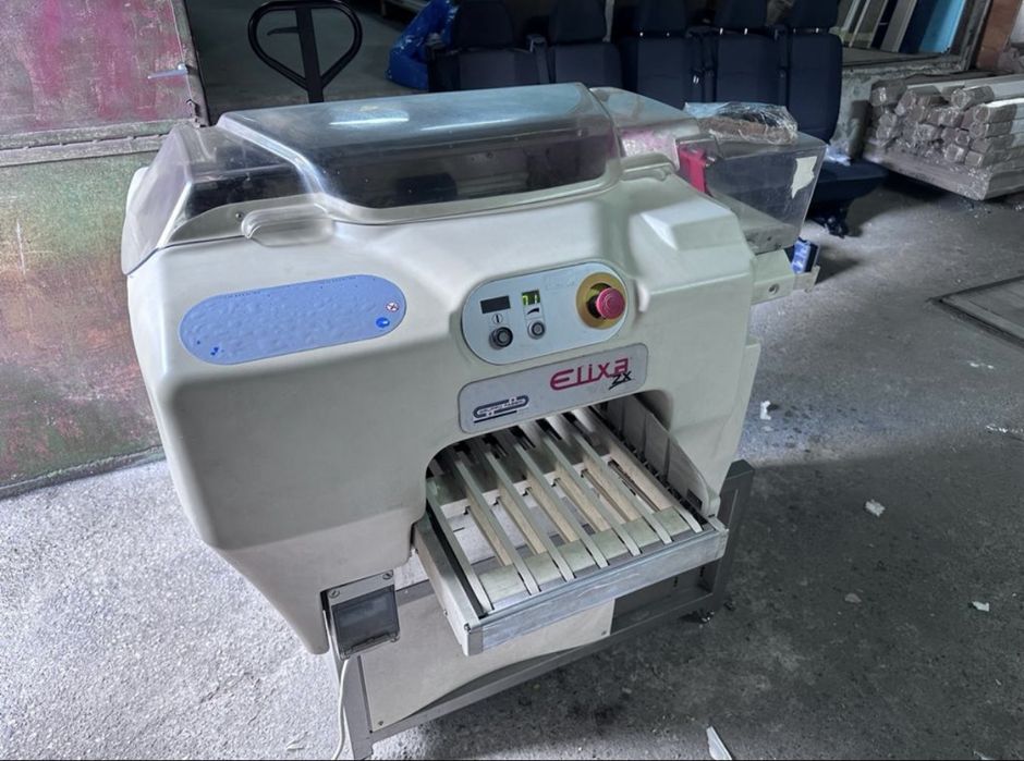 Masina ambalat caserole elixa zx