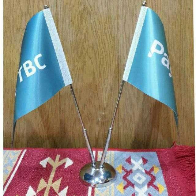 Ofis va tashqarida turadigan bayroqlar