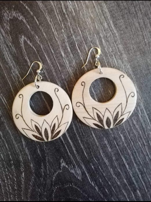 Ръчна пирография върху дърво