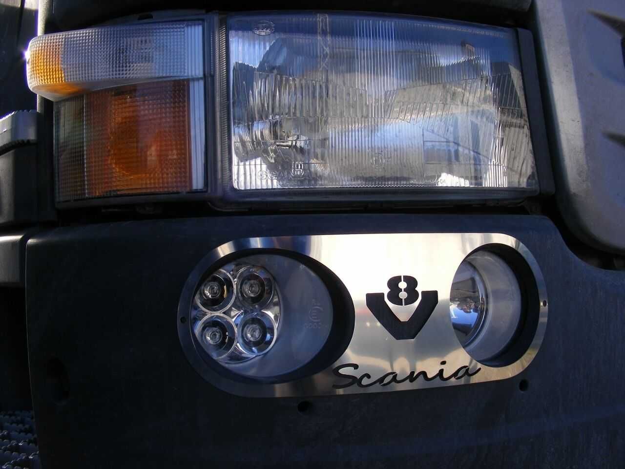 Комплект декорация за халогени на Скания Scania R V8  2004-2016г.
