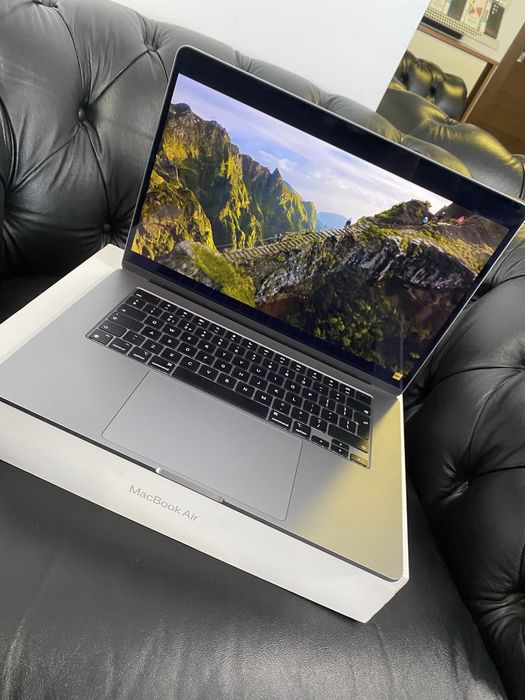 MacBook Air 15,3-inch / M2 / 8 Gb RAM / 256 GB / Space Gray / Ca nou