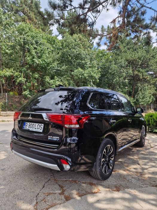 Outlander Plug-In Hibrid 83000km baterie NOUA!