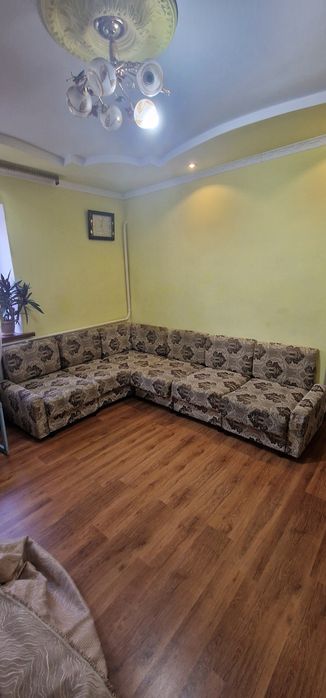 Продаётся диван.