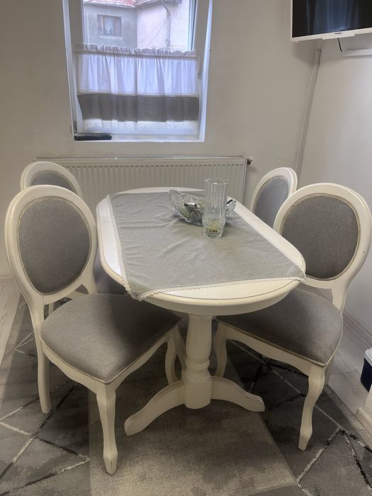 Set masa si 4 scaune din lemn masiv