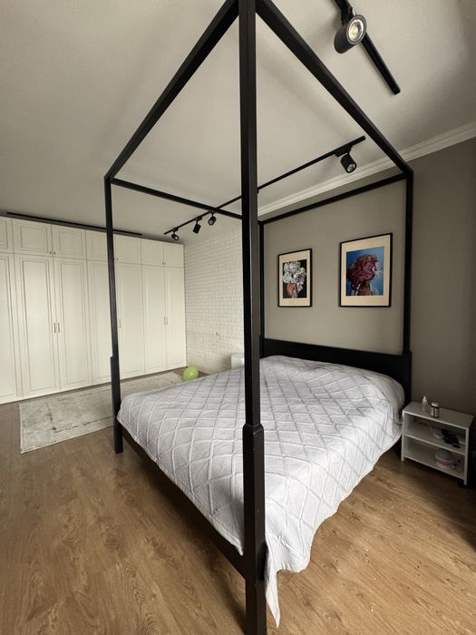 Кровать двуспальная