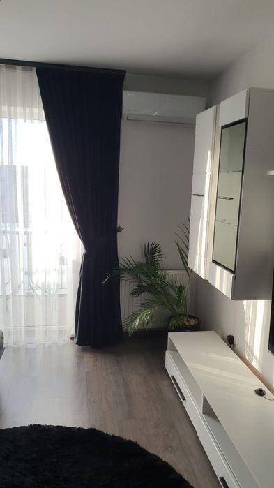 Ofer la închiriere apartament cu două camere într-un complex rezidenți