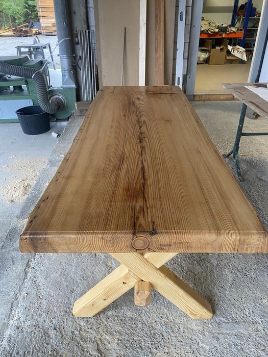 Masa din lemn masiv de brad