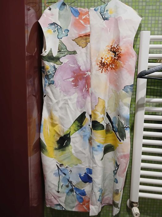 Rochie etui 42 bon prix colorata si elastica