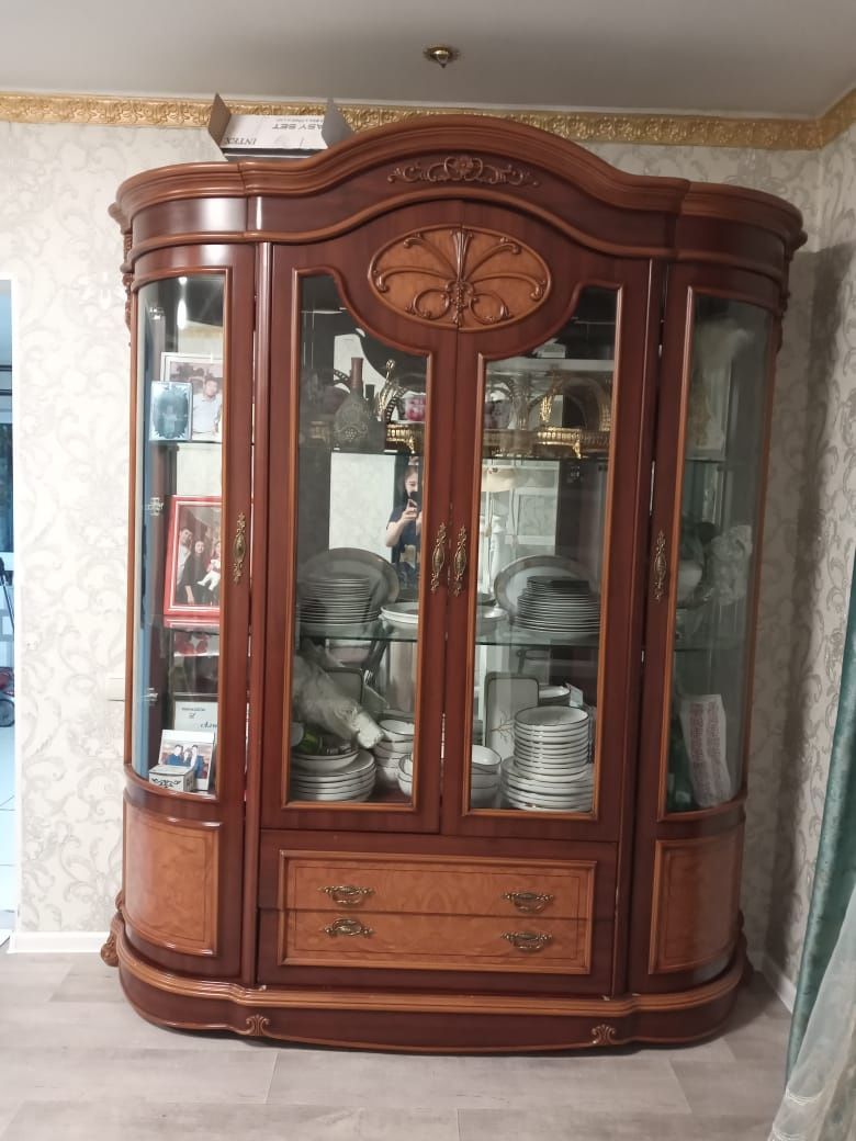Продам  срочна стенку