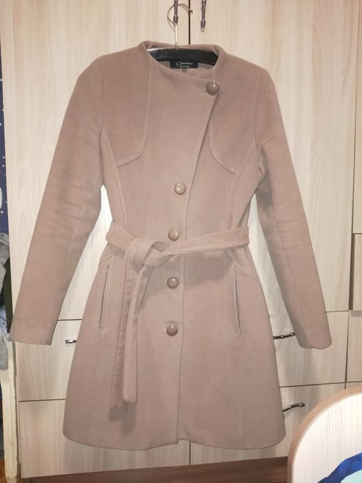 Продам пальто  цвет - ( кофе с молоком) р. 42-44.