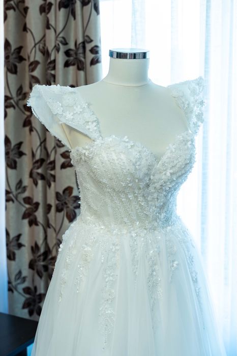 Rochie de mireasa + voal + crinolina