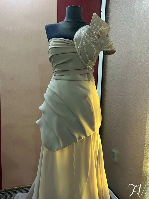 MEGA REDUCERE!Vând rochie de seara, deosebită, de nașa, superba, super