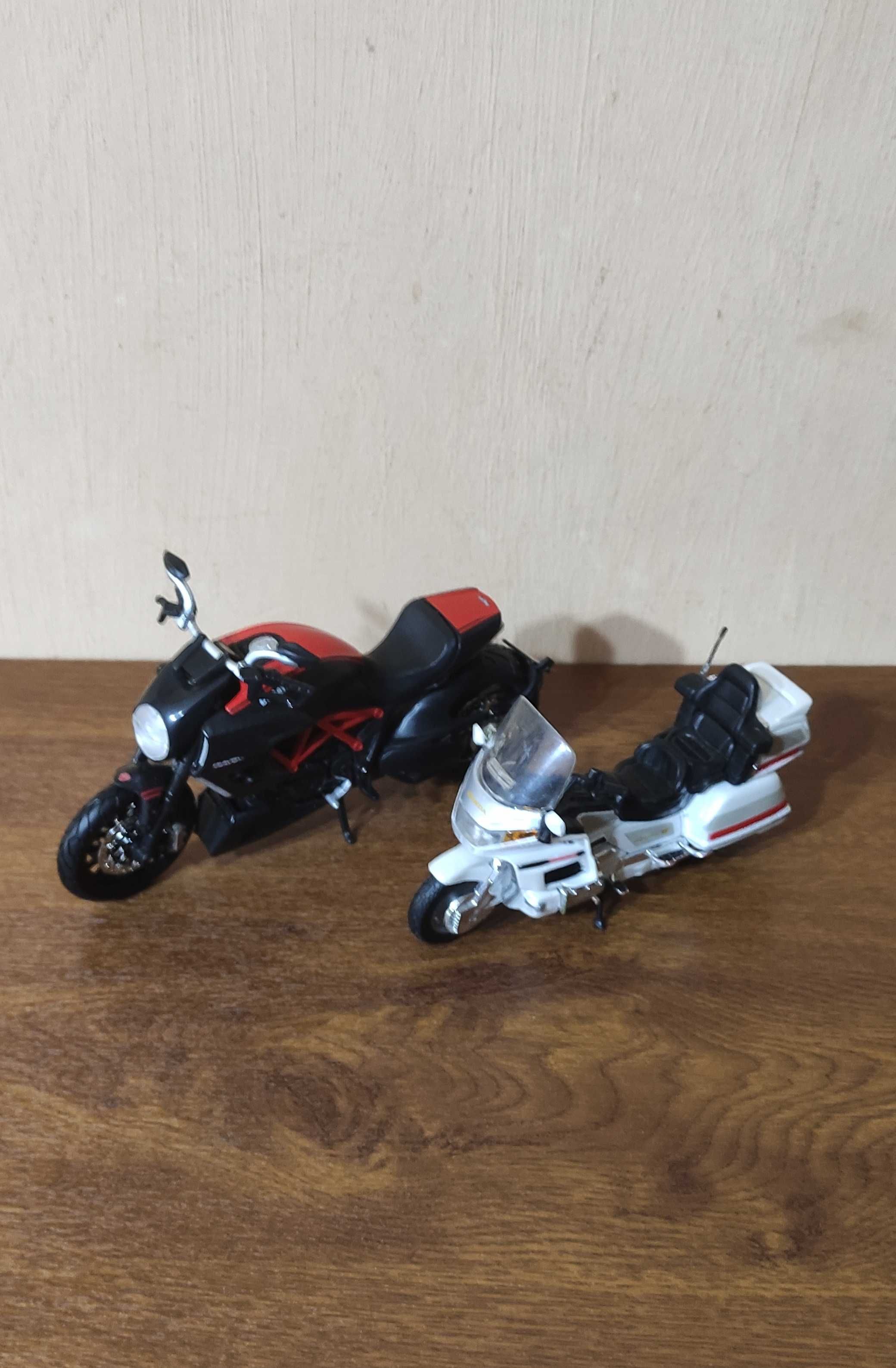 Motocicletă Ducati de colecție + Honda