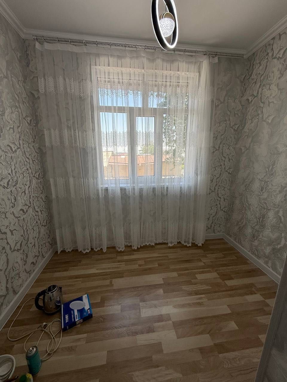 chilonzor qozirobot mahalladan 1 xona 2 xona qilingan dom sotiladi