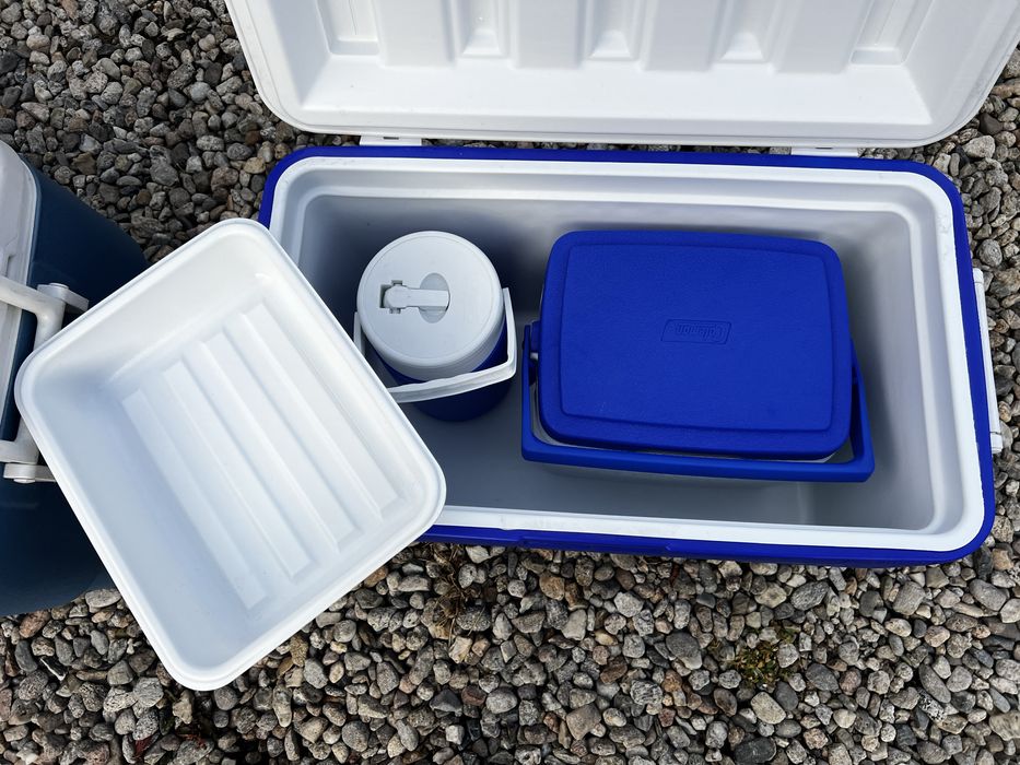 Vand doua lazi frigorifice Coleman