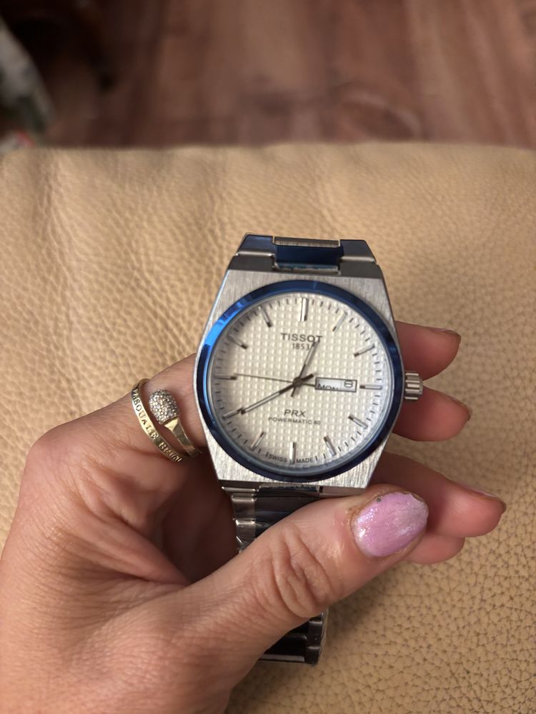 Tissot часовник нов