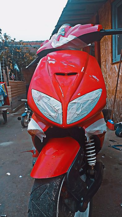 Vând scuter peugeot