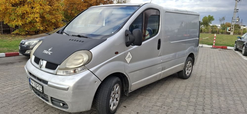 Vând Renault Trafic an 2002