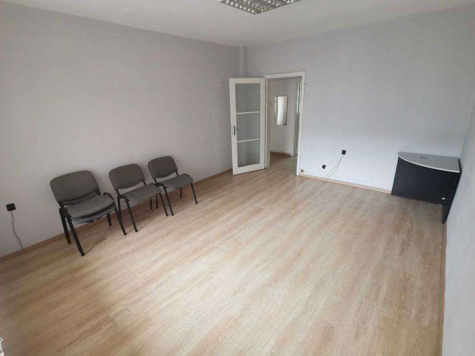 Дава се под наем Тристаен апартамент в Бургас, Център - 97 кв.м за 99450 € - Снимка #11