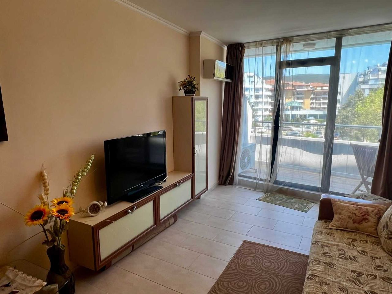 Продава се Двустаен апартамент в к.к. Слънчев бряг - 70 кв.м за 1015 €/кв.м - Снимка #4