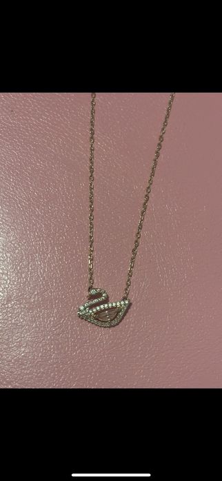 Продавам колие Swarovski