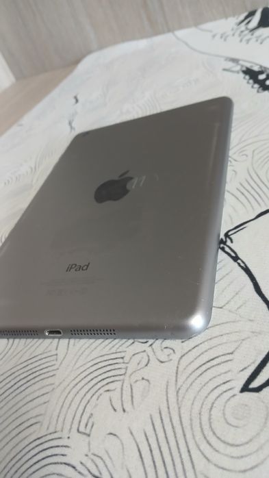 Vând IPad mini 1st gen