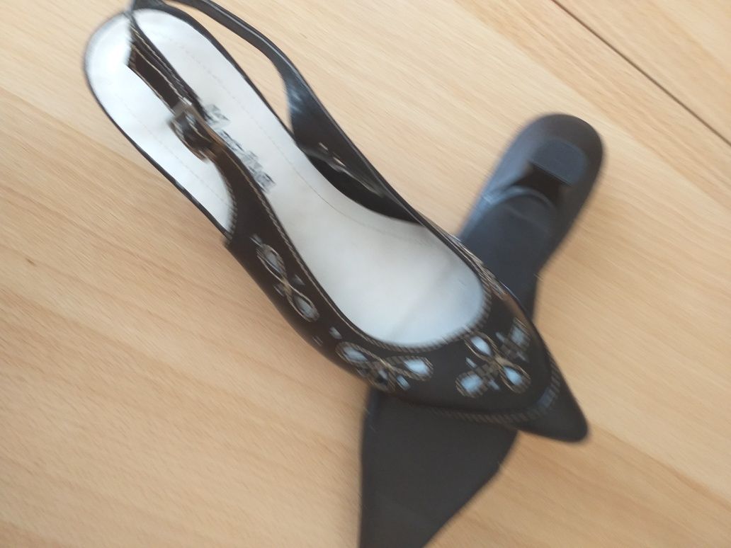 Pantofi sandala eleganti