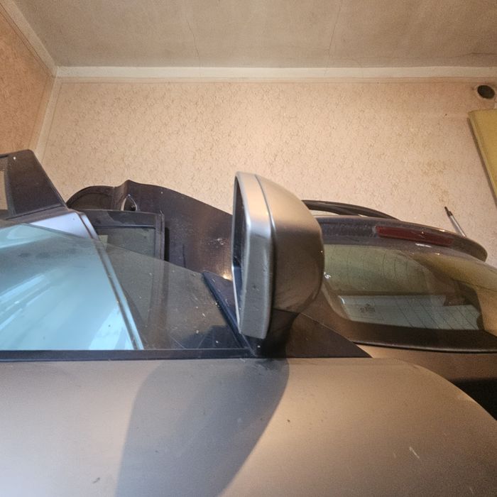 Лява и дясна врата за Бмв 6 е63 е64 
Цена на врата без огледало иначе