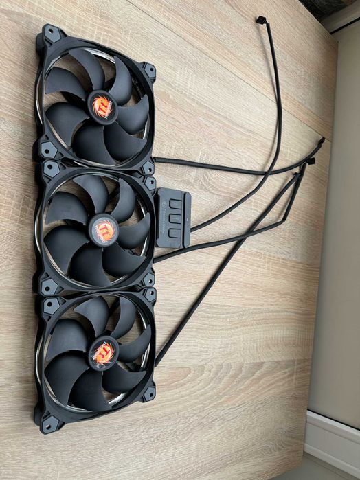 Ventilatoare carcasa PC Thermaltake Riing 140