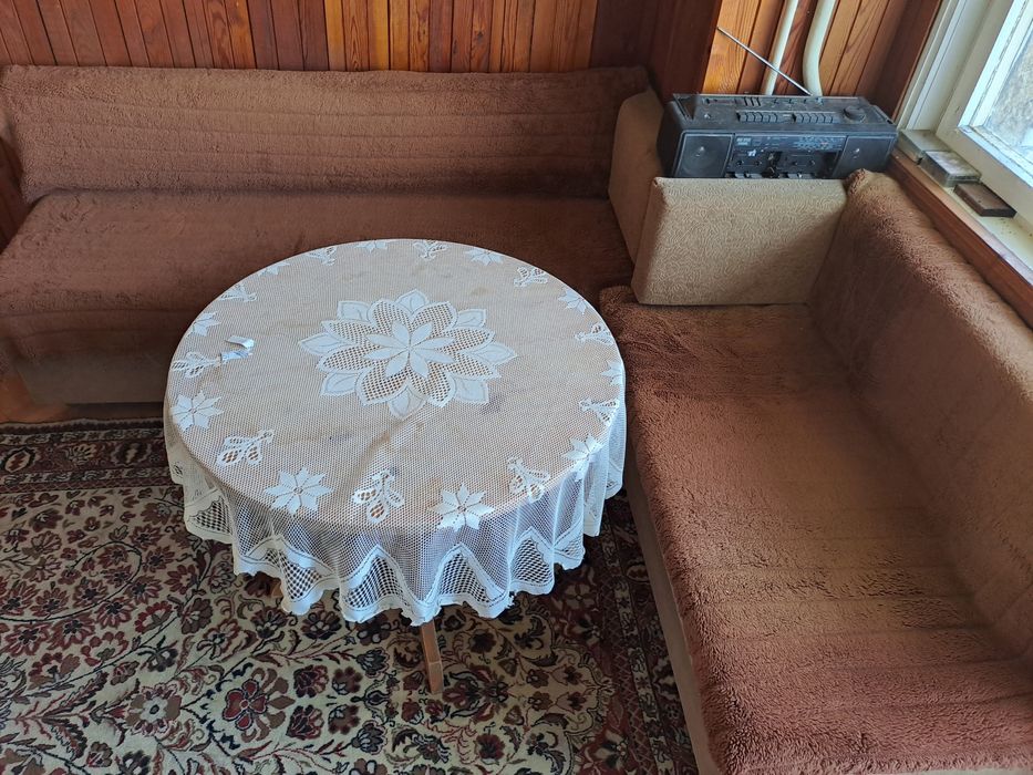 Кухненски ъглов диван плюс маса