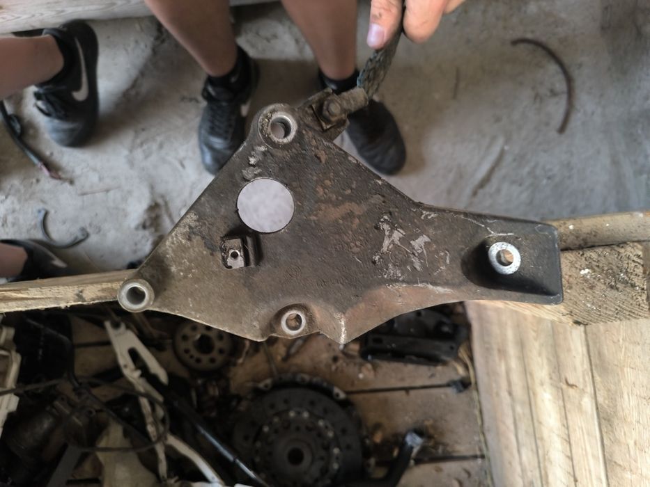 Лапа двигател Бмв е87 120д 118д n47 143кс 177кс bmw e87 e81 e82