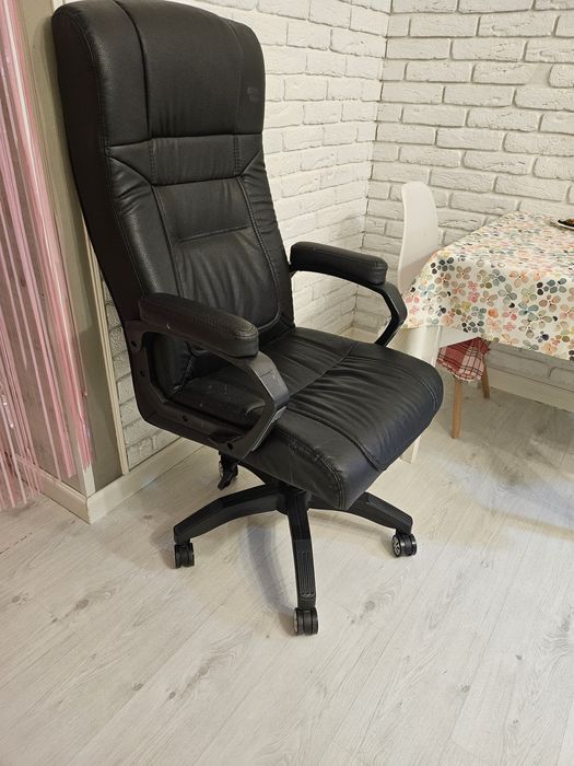 Кресло офисное, хорошее состояние покупали за 100000