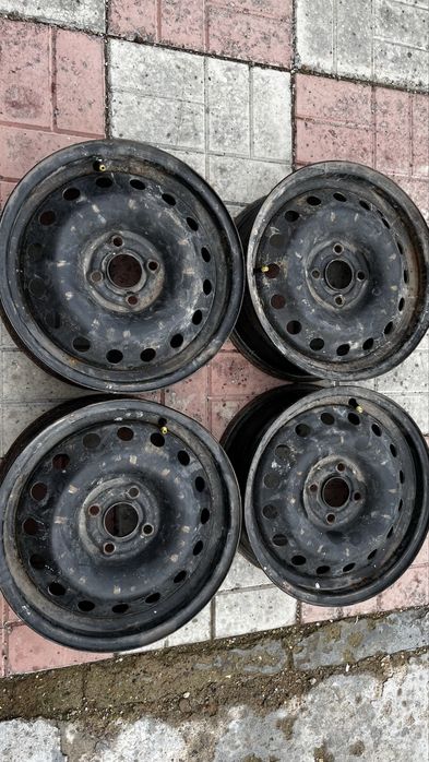 Продам штампованые жезеленые диски.