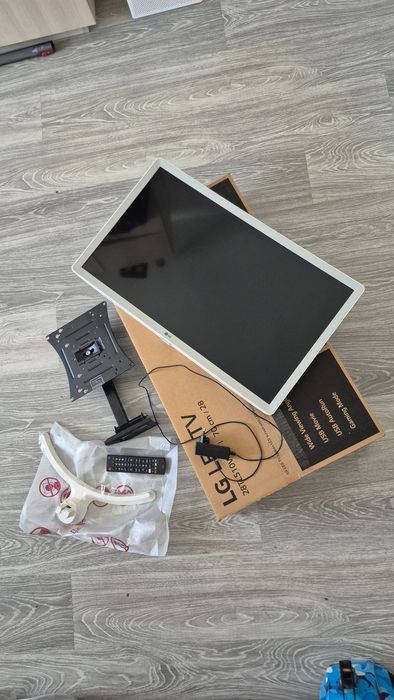 Televizor LG Alb 70 cm