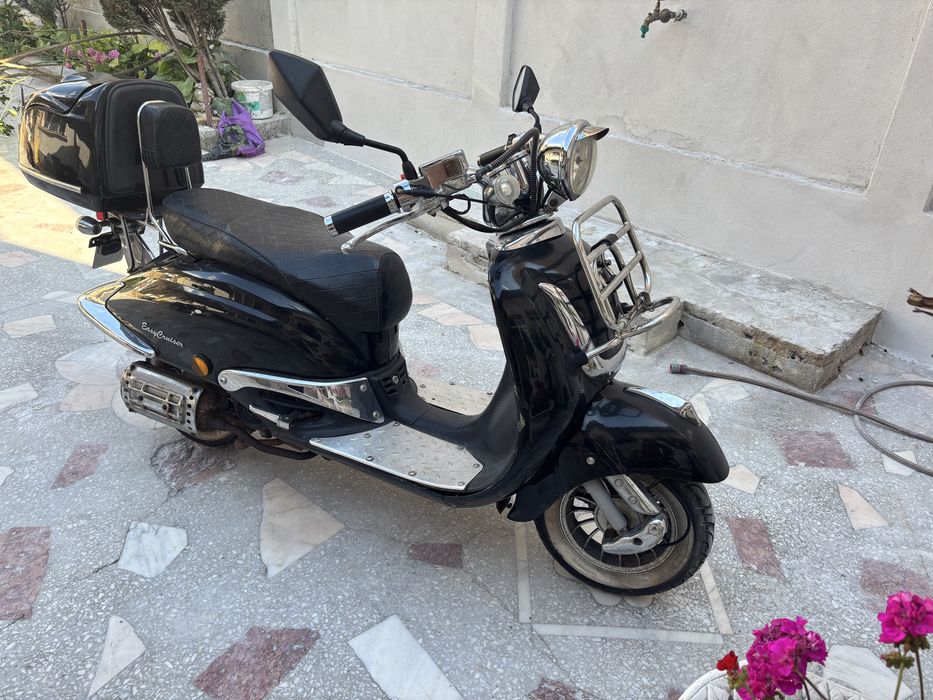Scuter de vnzare cruiser de 49 cm  este in patru timpi  anu 2017